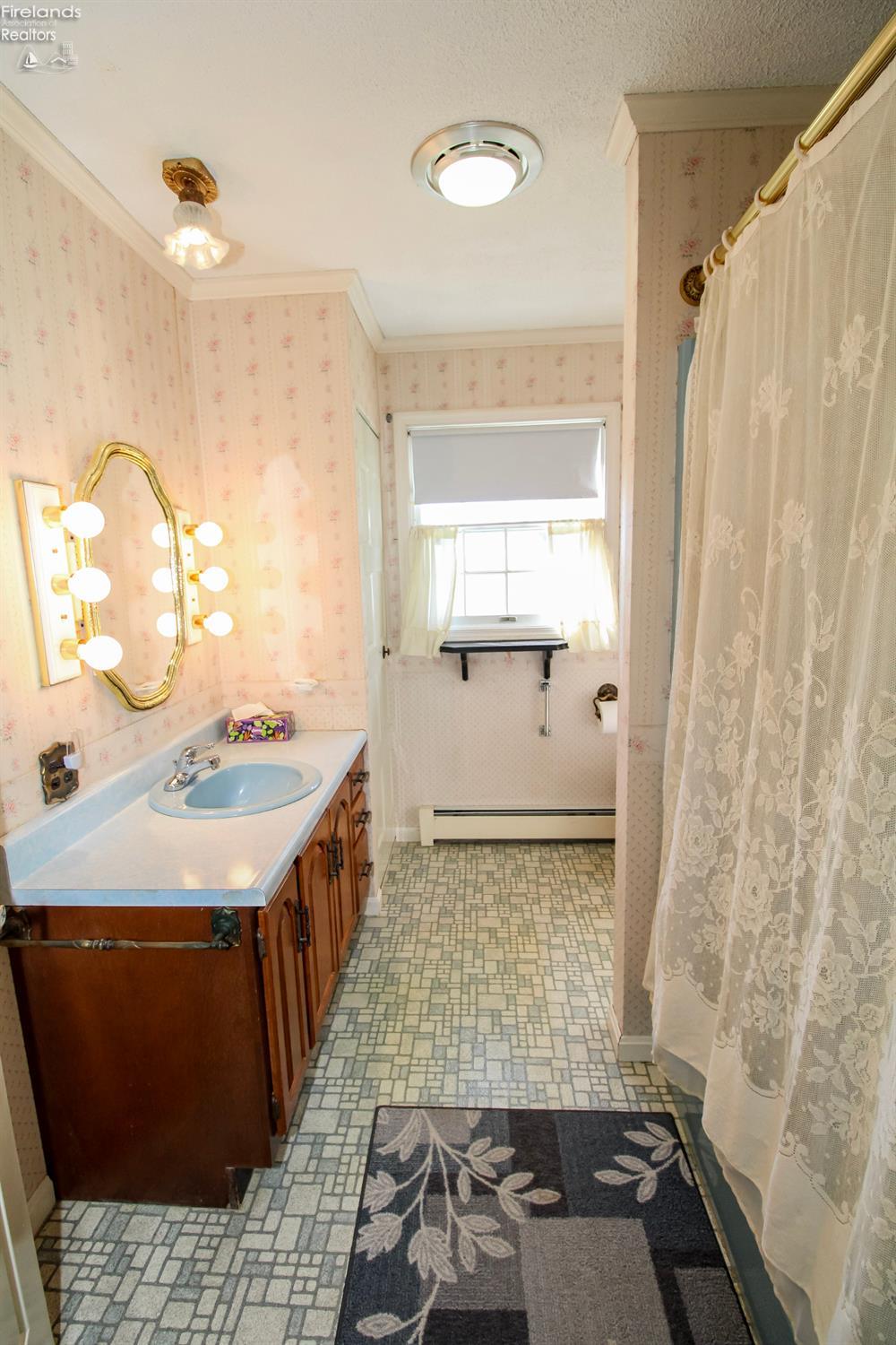 Huron, Ohio 44839, United States, 3 Bedrooms Bedrooms, ,3 BathroomsBathrooms,Residential,Active,195590