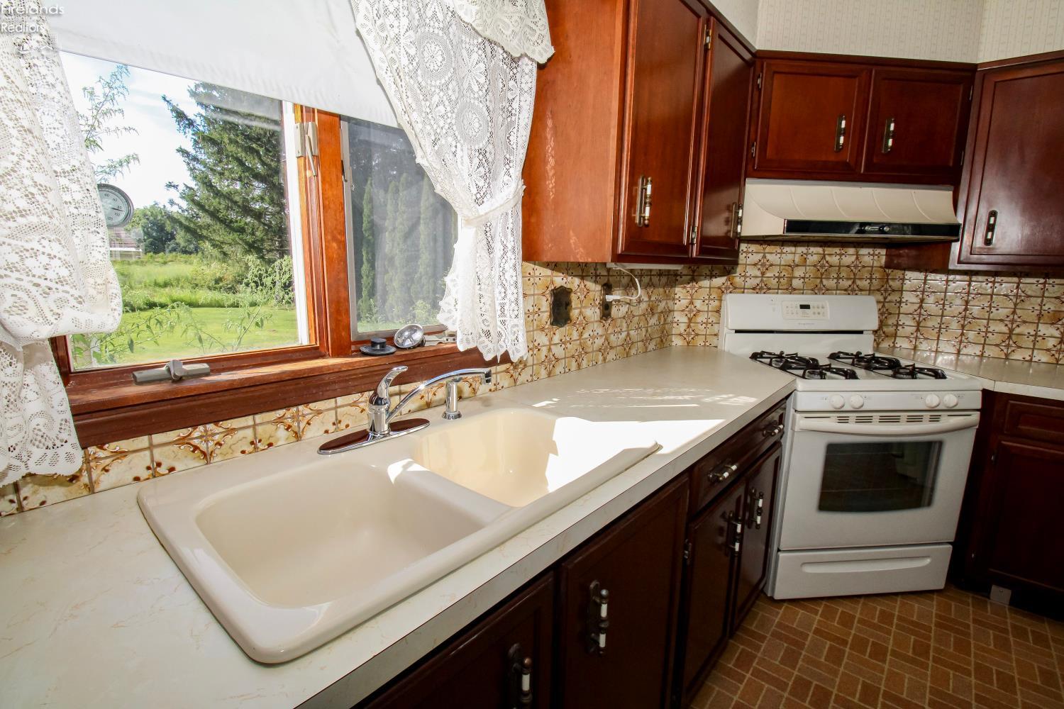 Huron, Ohio 44839, United States, 3 Bedrooms Bedrooms, ,3 BathroomsBathrooms,Residential,Active,195590