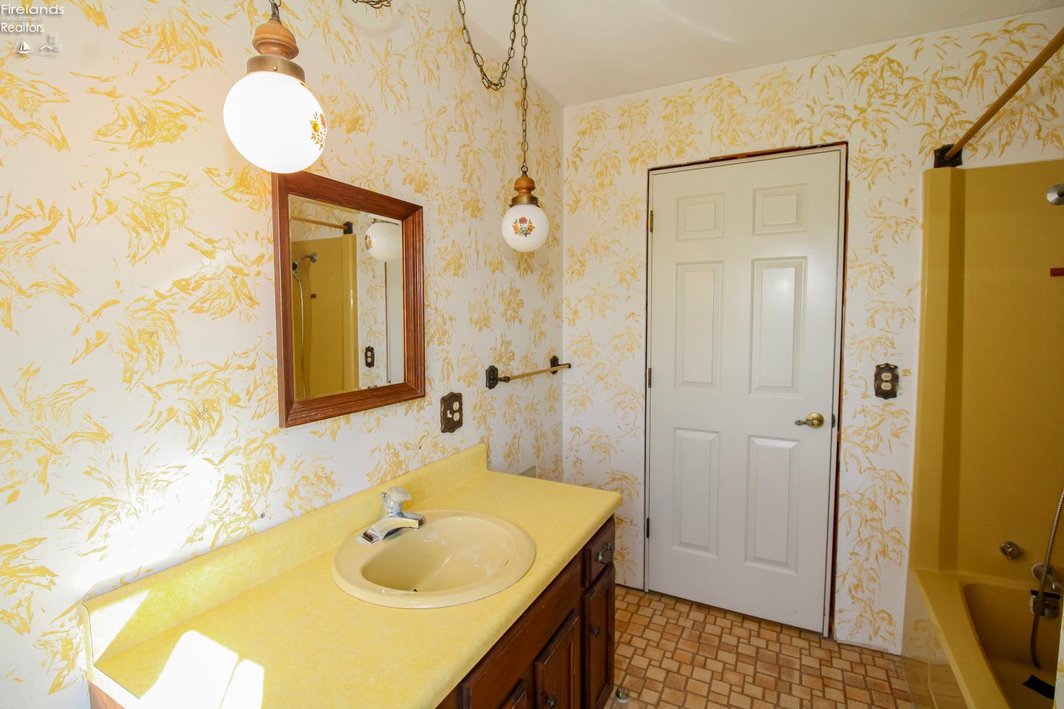 Huron, Ohio 44839, United States, 3 Bedrooms Bedrooms, ,3 BathroomsBathrooms,Residential,Active,195590