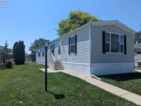 Mobile Home For Sale - 1727 S Morningside Drive<br/> Port Clinton, OH 43452