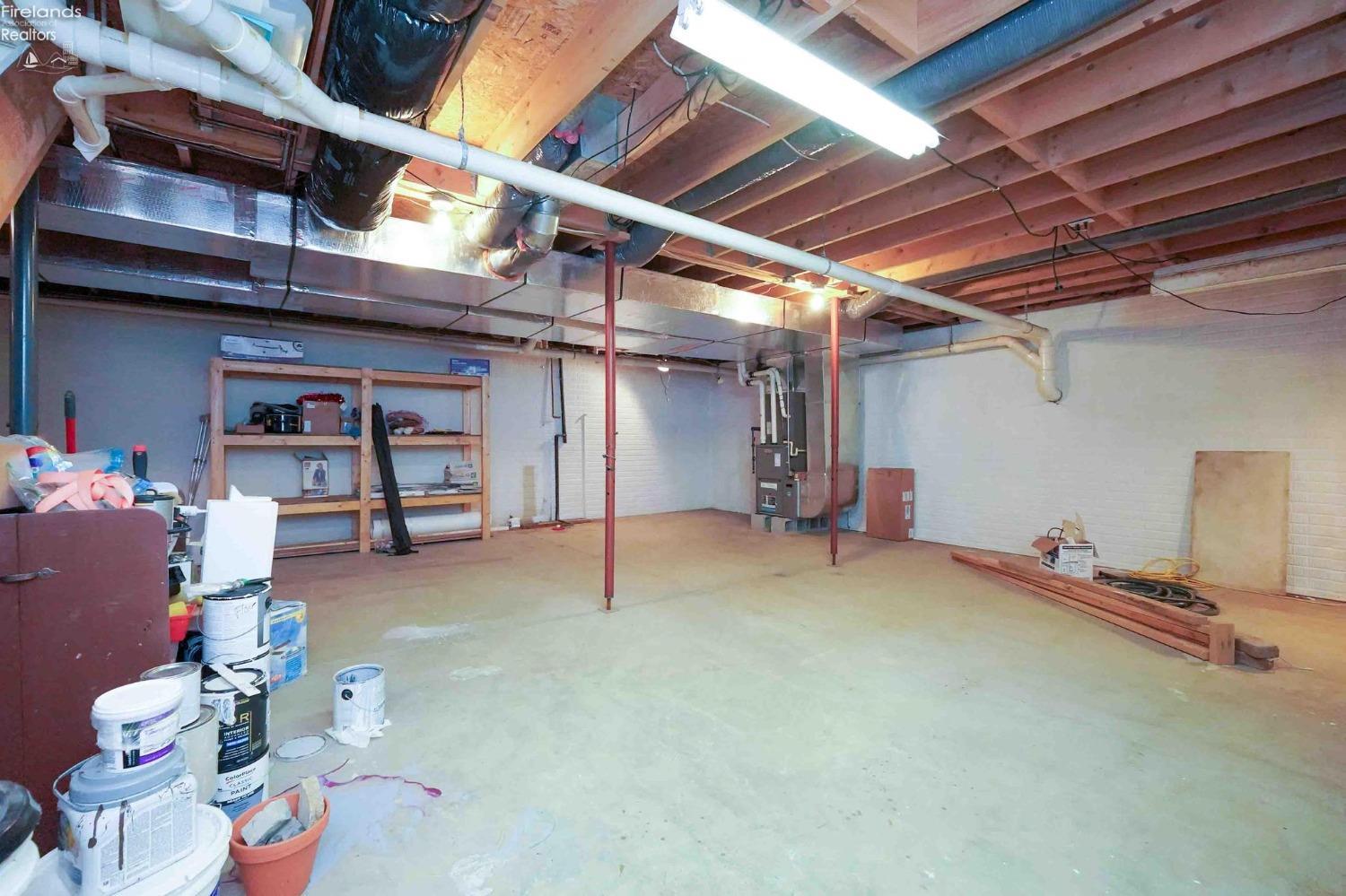 Port Clinton, Ohio 43452, United States, 3 Bedrooms Bedrooms, ,3 BathroomsBathrooms,Residential,Contingent,99858