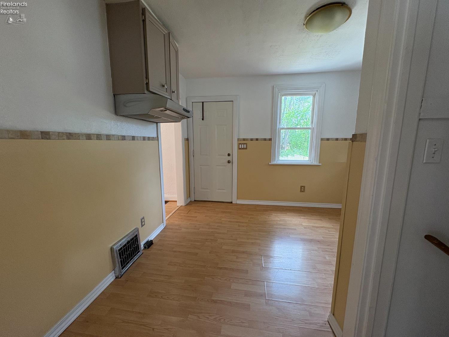 427 N Clover Street, Fremont, Ohio image 11