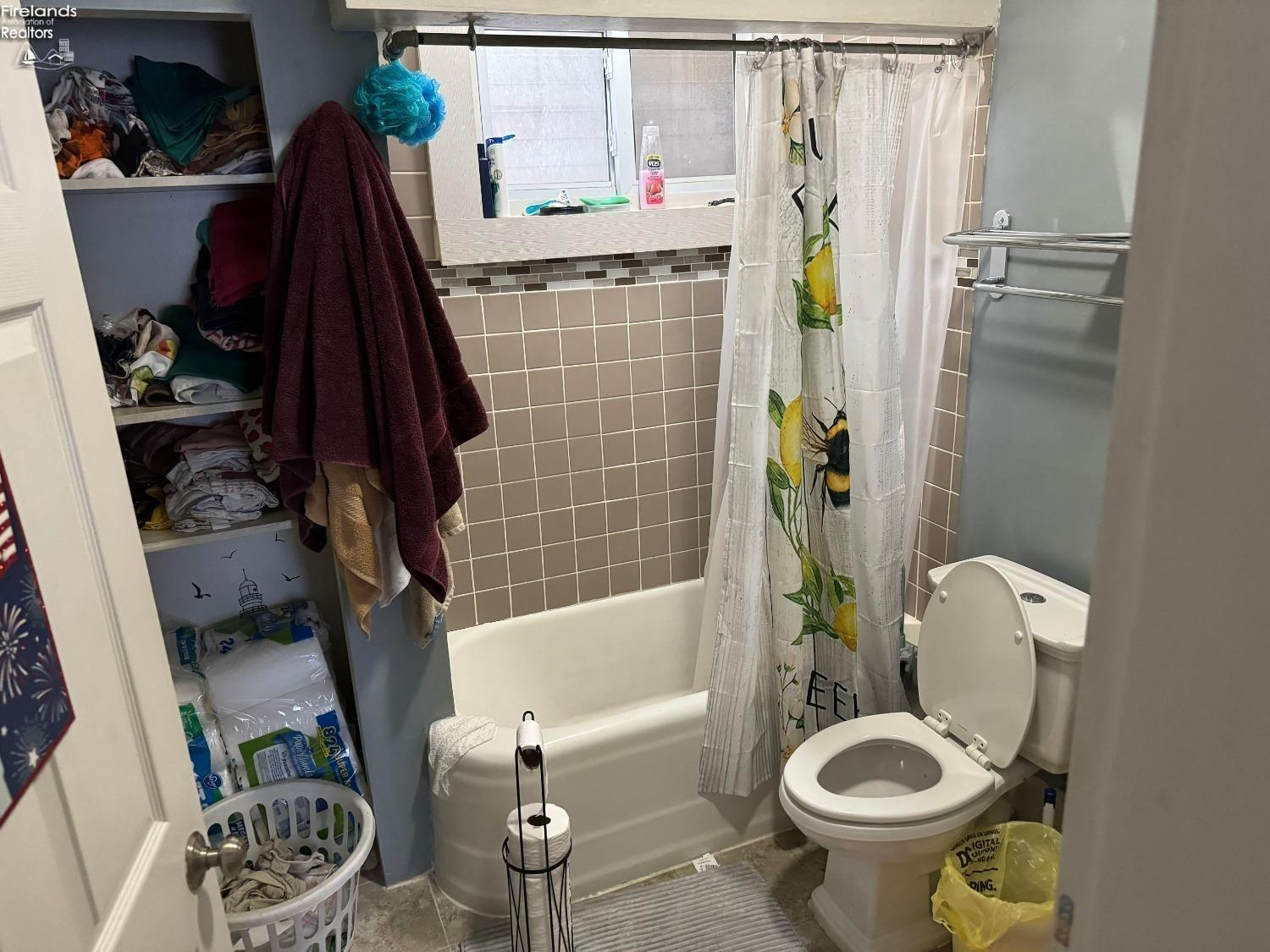 Sandusky, Ohio 44870, United States, 2 Bedrooms Bedrooms, ,1 BathroomBathrooms,Residential,Contingent,16569