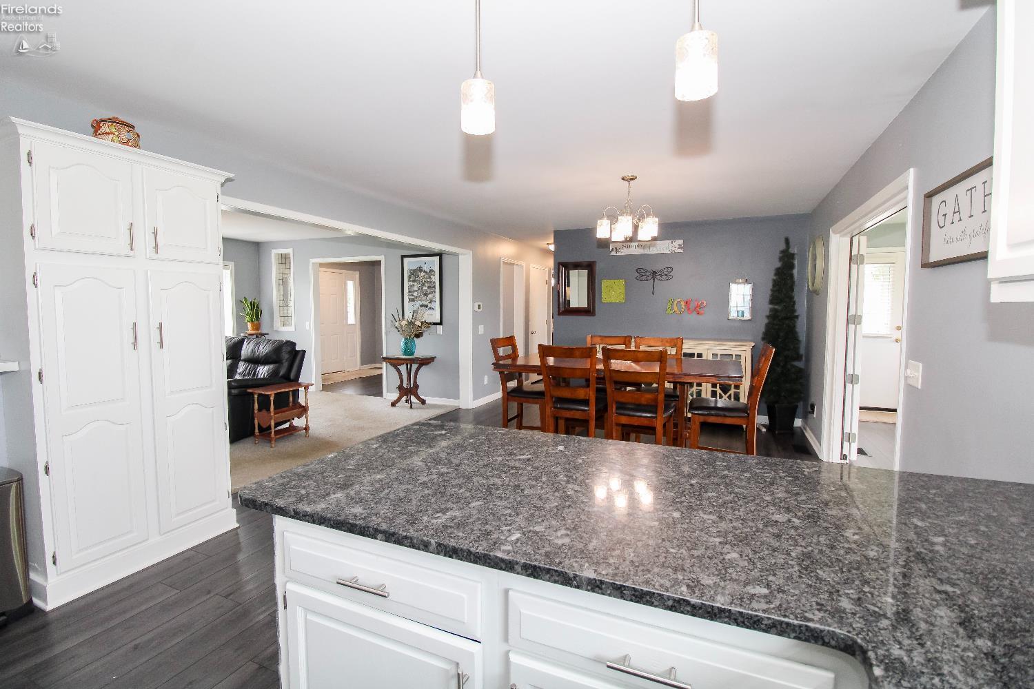 Sandusky, Ohio 44870, United States, 4 Bedrooms Bedrooms, ,3 BathroomsBathrooms,Residential,Contingent,156473