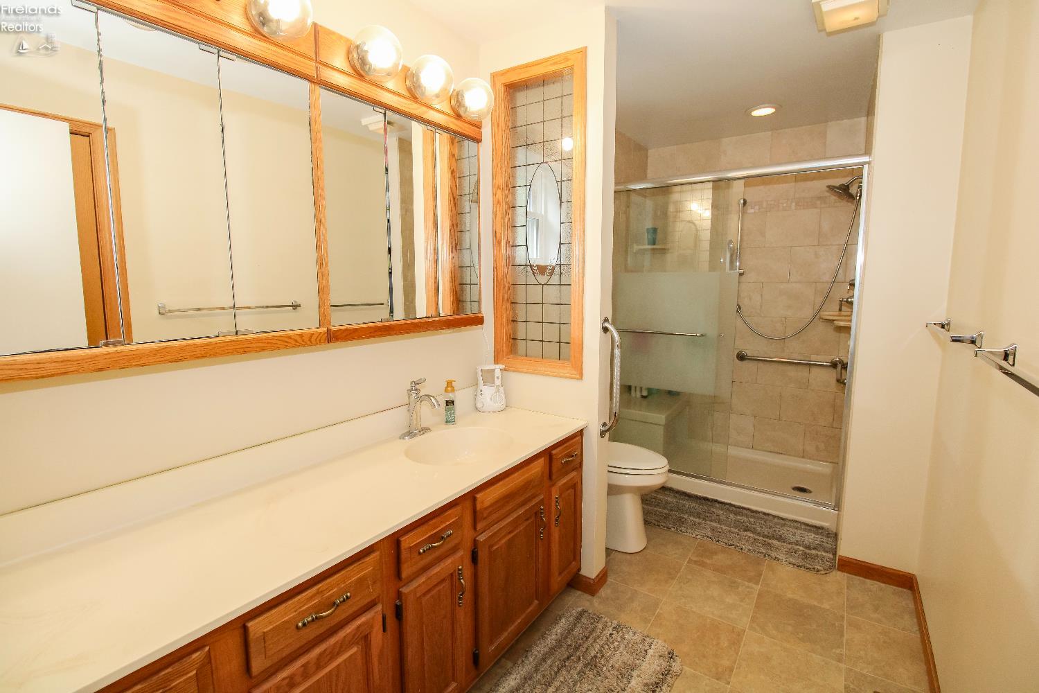 Sandusky, Ohio 44870, United States, 4 Bedrooms Bedrooms, ,3 BathroomsBathrooms,Residential,Contingent,156473