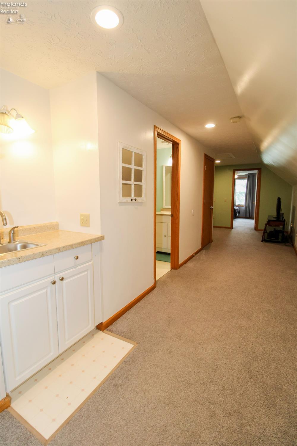 Sandusky, Ohio 44870, United States, 4 Bedrooms Bedrooms, ,3 BathroomsBathrooms,Residential,Contingent,156473