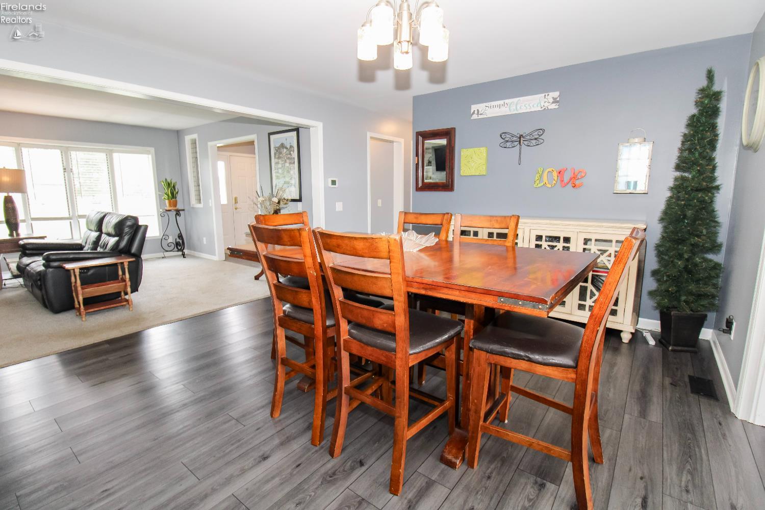 Sandusky, Ohio 44870, United States, 4 Bedrooms Bedrooms, ,3 BathroomsBathrooms,Residential,Contingent,156473