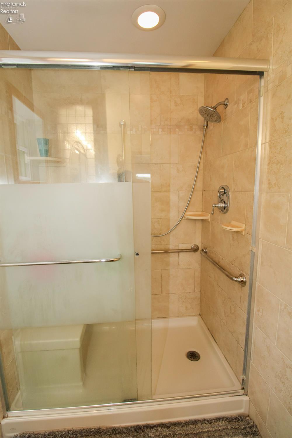 Sandusky, Ohio 44870, United States, 4 Bedrooms Bedrooms, ,3 BathroomsBathrooms,Residential,Contingent,156473