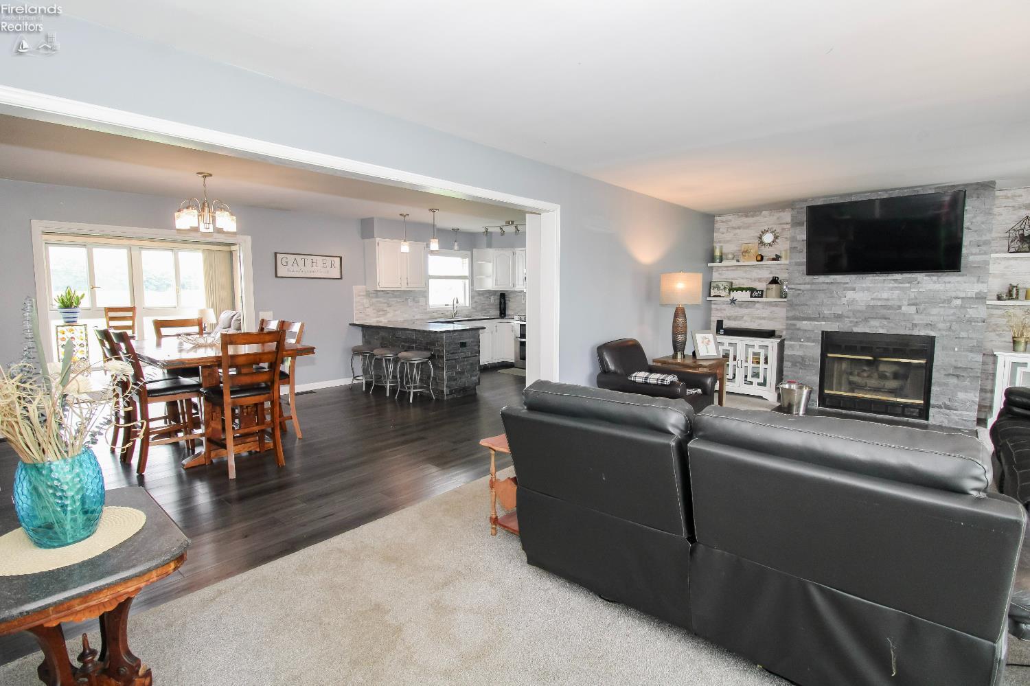 Sandusky, Ohio 44870, United States, 4 Bedrooms Bedrooms, ,3 BathroomsBathrooms,Residential,Contingent,156473