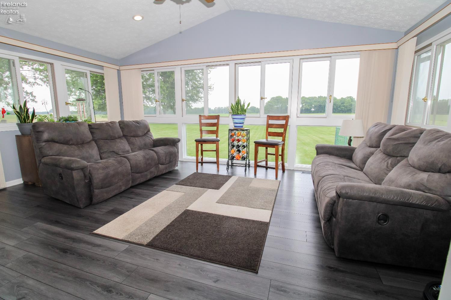 Sandusky, Ohio 44870, United States, 4 Bedrooms Bedrooms, ,3 BathroomsBathrooms,Residential,Contingent,156473