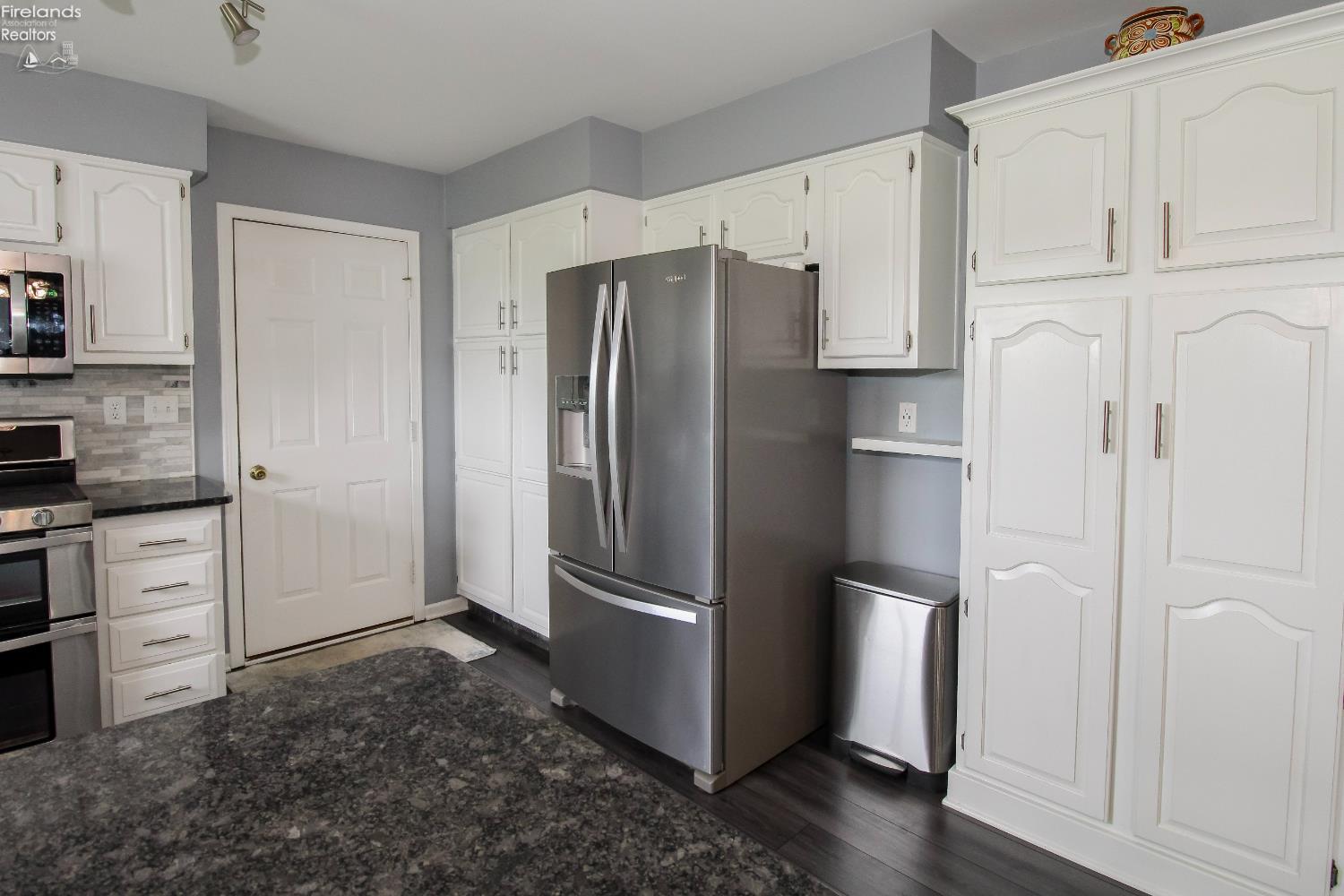 Sandusky, Ohio 44870, United States, 4 Bedrooms Bedrooms, ,3 BathroomsBathrooms,Residential,Contingent,156473