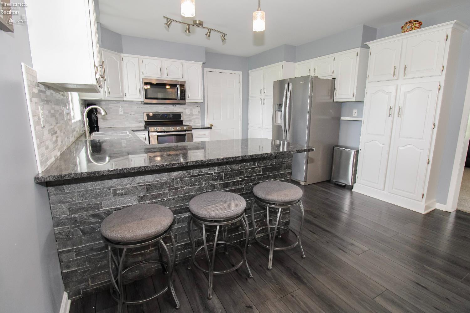 Sandusky, Ohio 44870, United States, 4 Bedrooms Bedrooms, ,3 BathroomsBathrooms,Residential,Contingent,156473