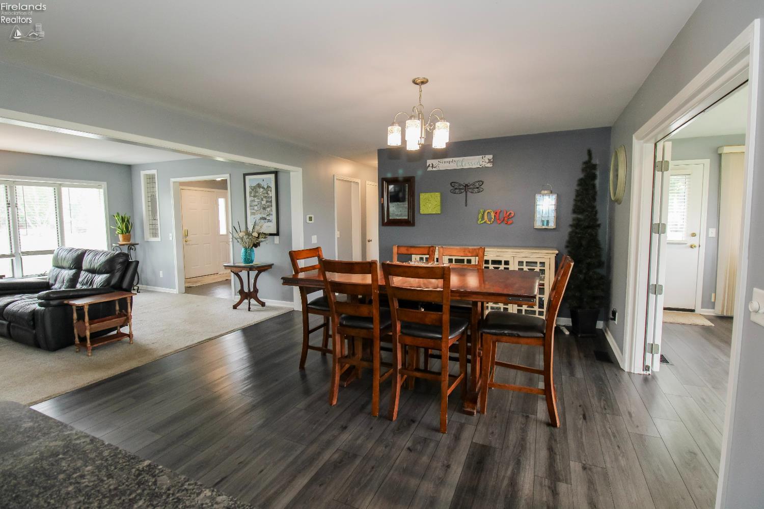 Sandusky, Ohio 44870, United States, 4 Bedrooms Bedrooms, ,3 BathroomsBathrooms,Residential,Contingent,156473