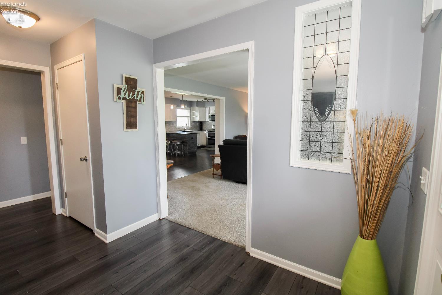 Sandusky, Ohio 44870, United States, 4 Bedrooms Bedrooms, ,3 BathroomsBathrooms,Residential,Contingent,156473