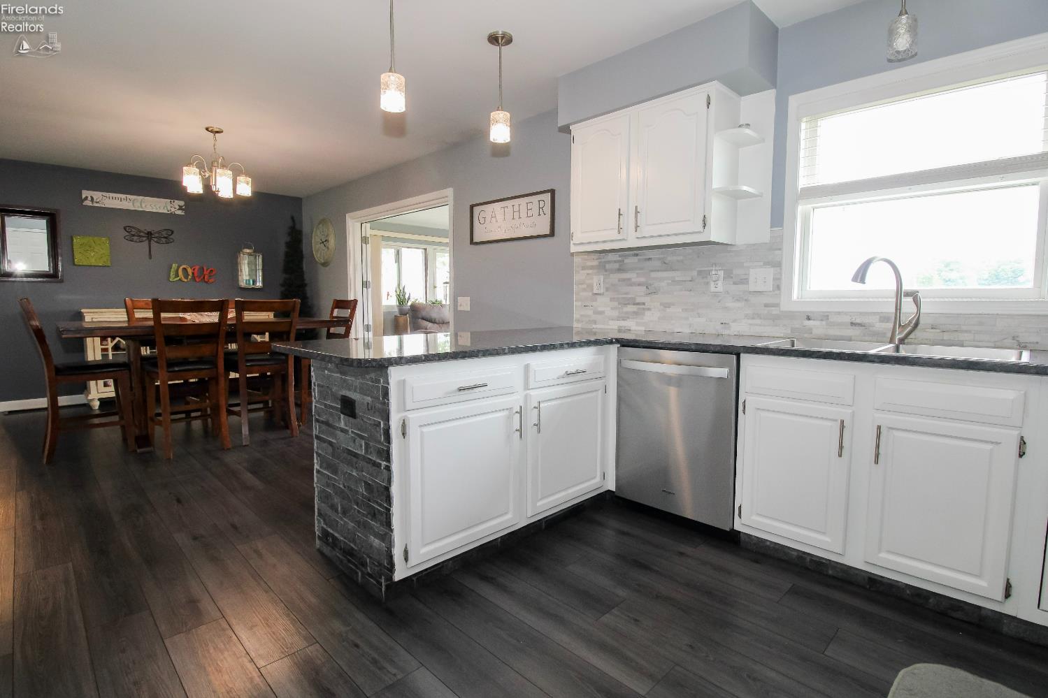 Sandusky, Ohio 44870, United States, 4 Bedrooms Bedrooms, ,3 BathroomsBathrooms,Residential,Contingent,156473