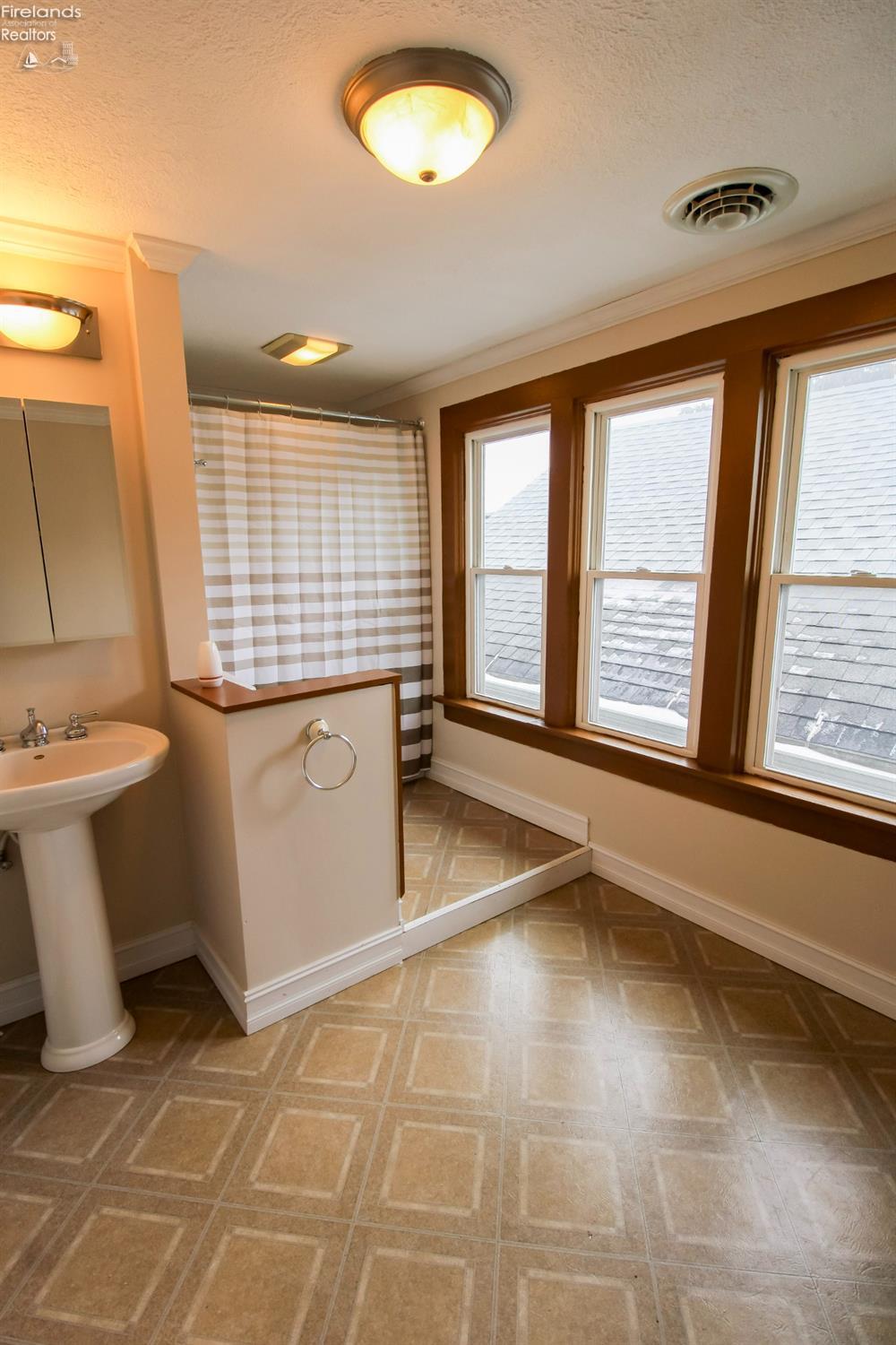 Sandusky, Ohio 44870, United States, 4 Bedrooms Bedrooms, ,2 BathroomsBathrooms,Residential,Active,4364