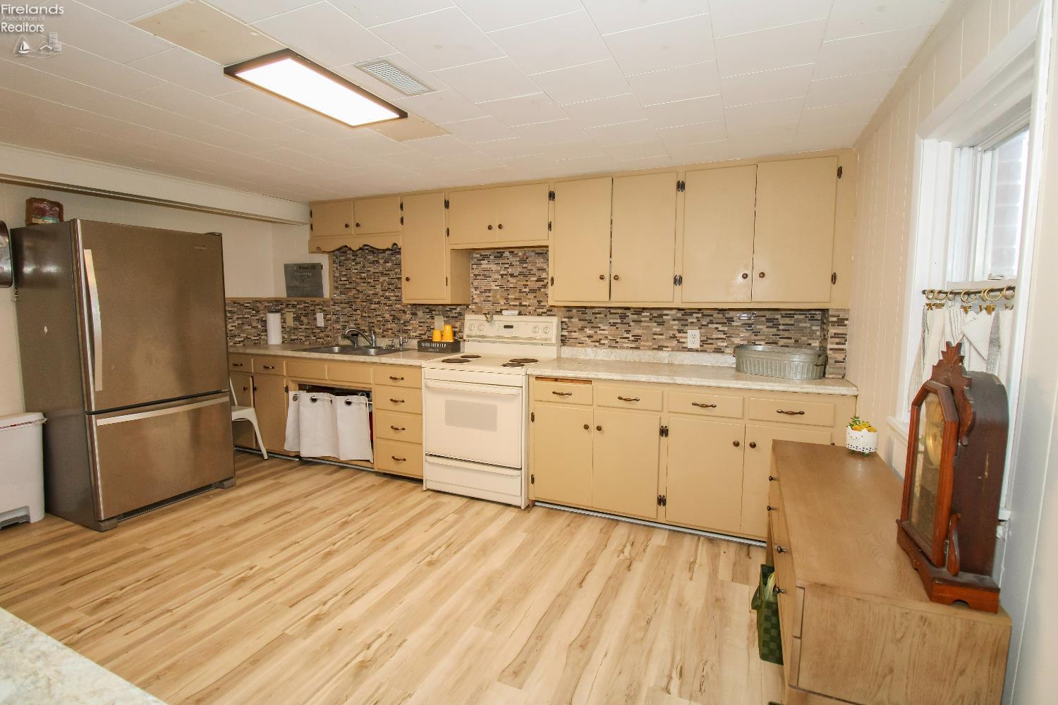 Bellevue, Ohio 44811, United States, 4 Bedrooms Bedrooms, ,2 BathroomsBathrooms,Residential,Active,242247