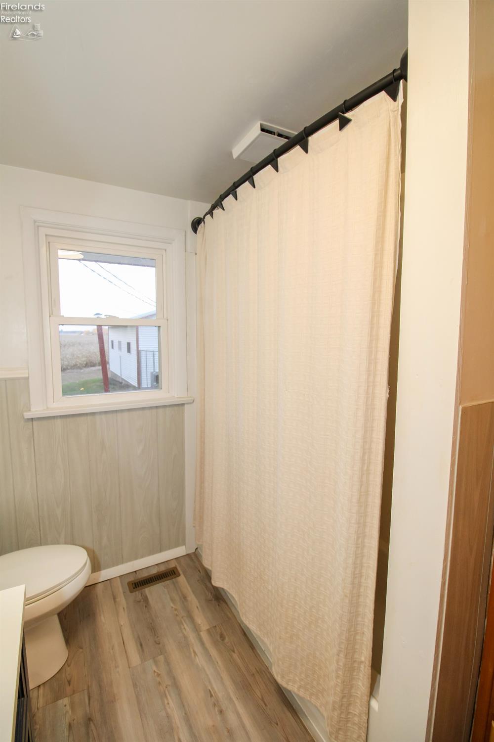 Bellevue, Ohio 44811, United States, 4 Bedrooms Bedrooms, ,2 BathroomsBathrooms,Residential,Active,242247