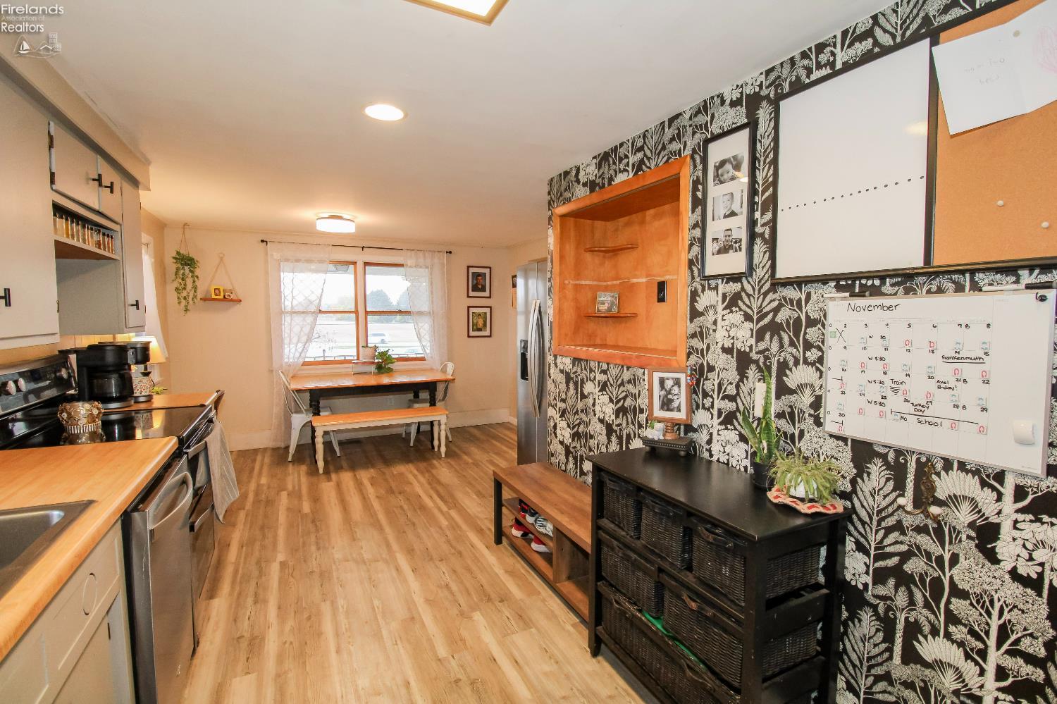 Bellevue, Ohio 44811, United States, 4 Bedrooms Bedrooms, ,2 BathroomsBathrooms,Residential,Active,242247