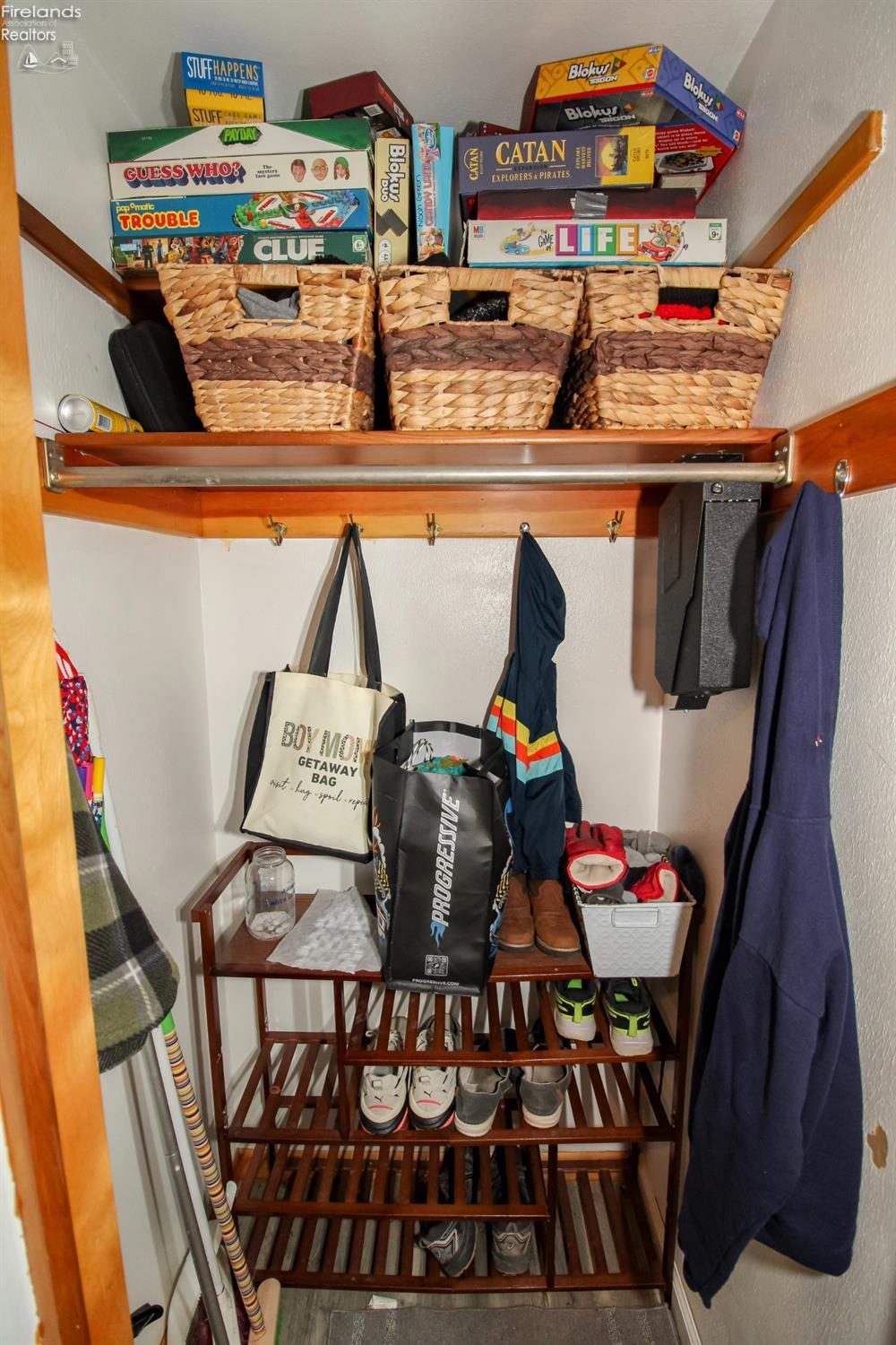 Bellevue, Ohio 44811, United States, 4 Bedrooms Bedrooms, ,2 BathroomsBathrooms,Residential,Active,242247