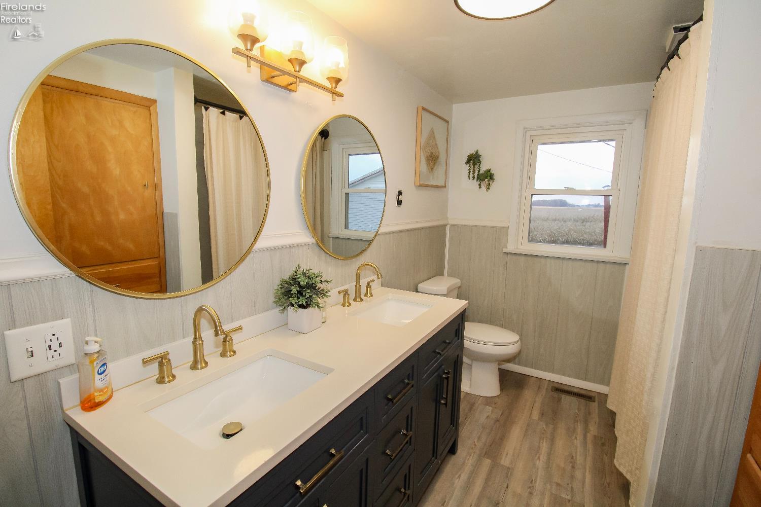 Bellevue, Ohio 44811, United States, 4 Bedrooms Bedrooms, ,2 BathroomsBathrooms,Residential,Active,242247