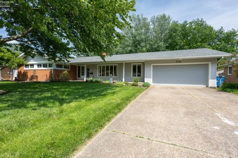Homes For Sale - 2704 Eastwood Drive<br/> Erie County, Sandusky, OH 44870