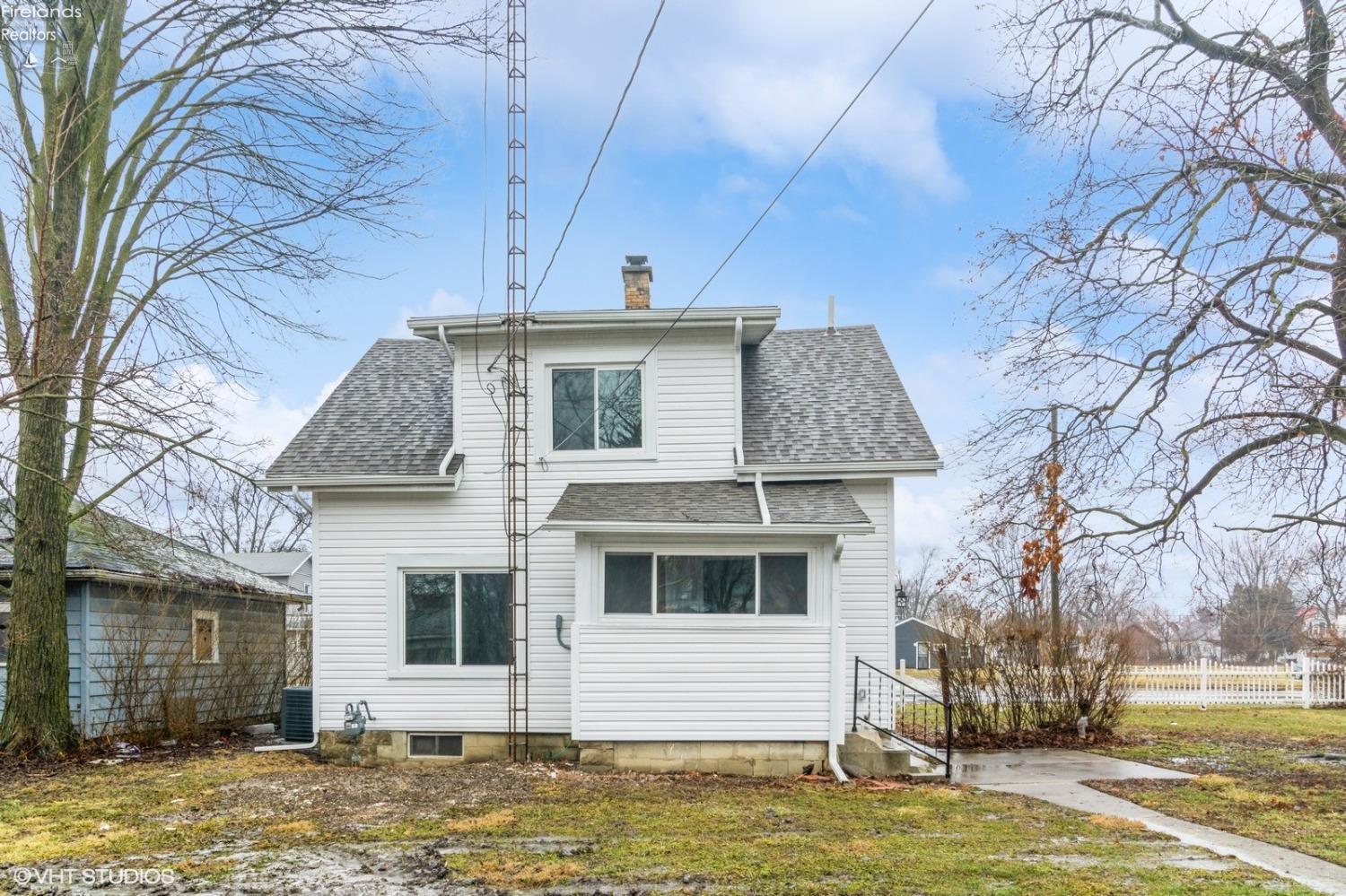 249 W Lytle Street, Fostoria, Ohio image 2