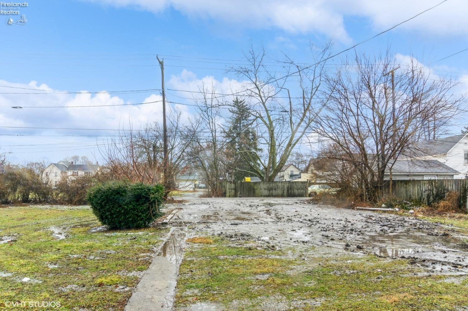 249 W Lytle Street, Fostoria, Ohio image 3