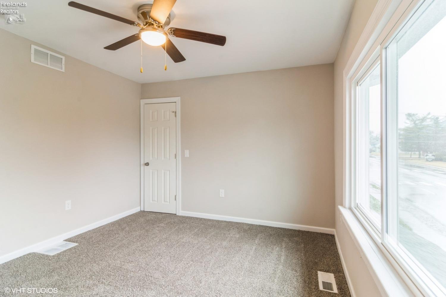 249 W Lytle Street, Fostoria, Ohio image 10