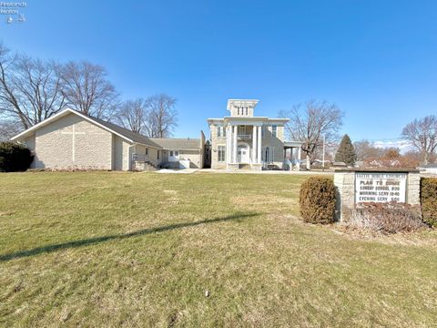 Homes For Sale - 400 Southwest Street<br/> Bellevue, OH 44811