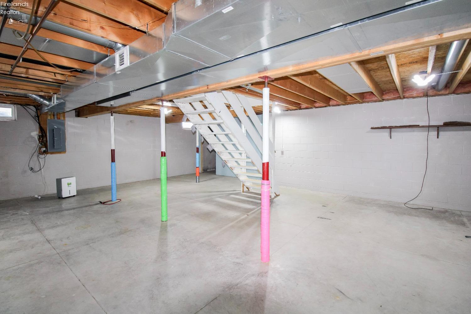 Sandusky, Ohio 44870, United States, 4 Bedrooms Bedrooms, ,3 BathroomsBathrooms,Residential,Contingent,1154