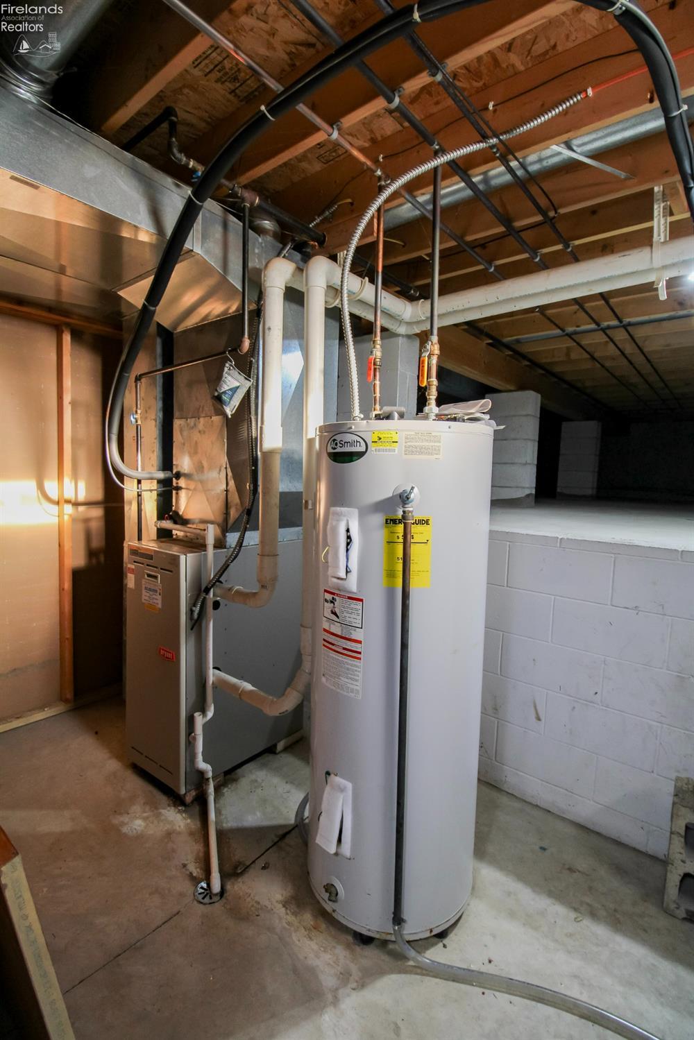 Sandusky, Ohio 44870, United States, 4 Bedrooms Bedrooms, ,3 BathroomsBathrooms,Residential,Contingent,1154