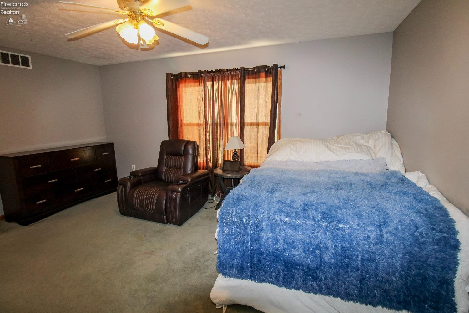 Sandusky, Ohio 44870, United States, 4 Bedrooms Bedrooms, ,3 BathroomsBathrooms,Residential,Contingent,1154