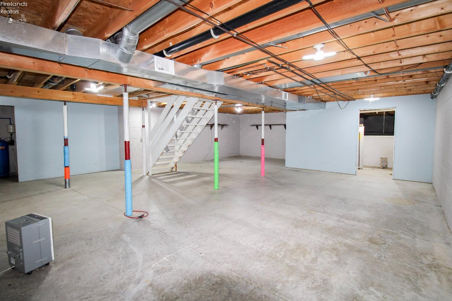 Sandusky, Ohio 44870, United States, 4 Bedrooms Bedrooms, ,3 BathroomsBathrooms,Residential,Contingent,1154