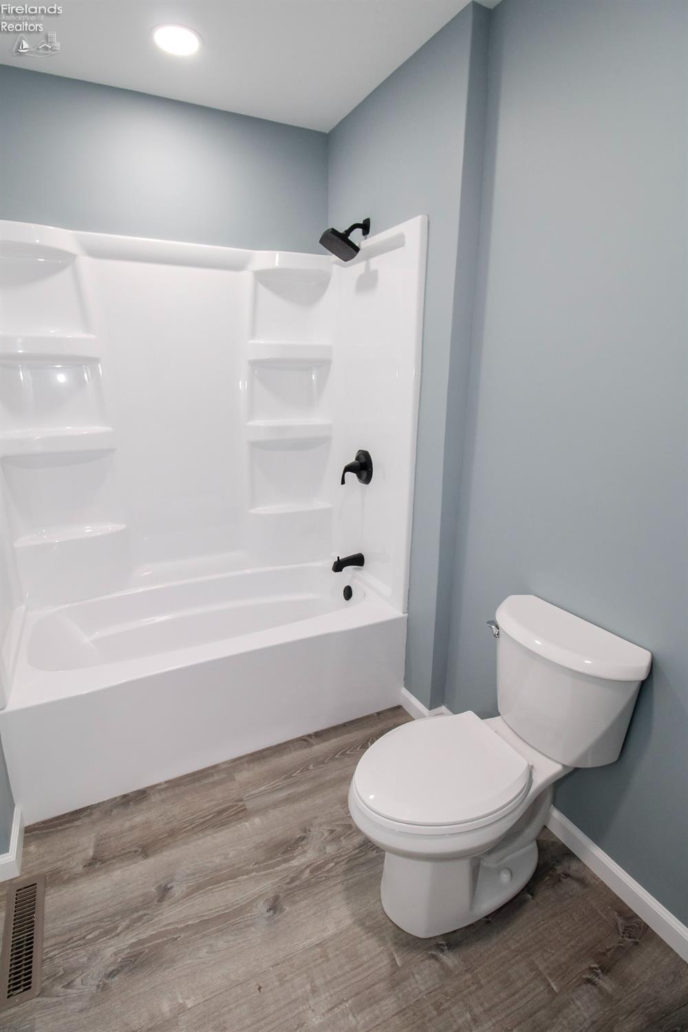 Huron, Ohio 44839, United States, 3 Bedrooms Bedrooms, ,2 BathroomsBathrooms,Residential,Active,238576