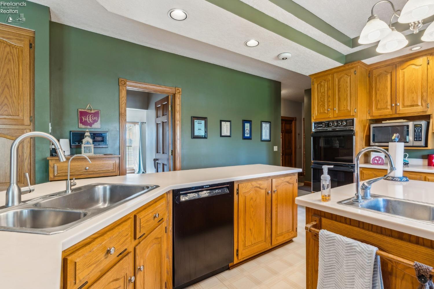 125 W Woodmere Drive, Tiffin, Texas image 14