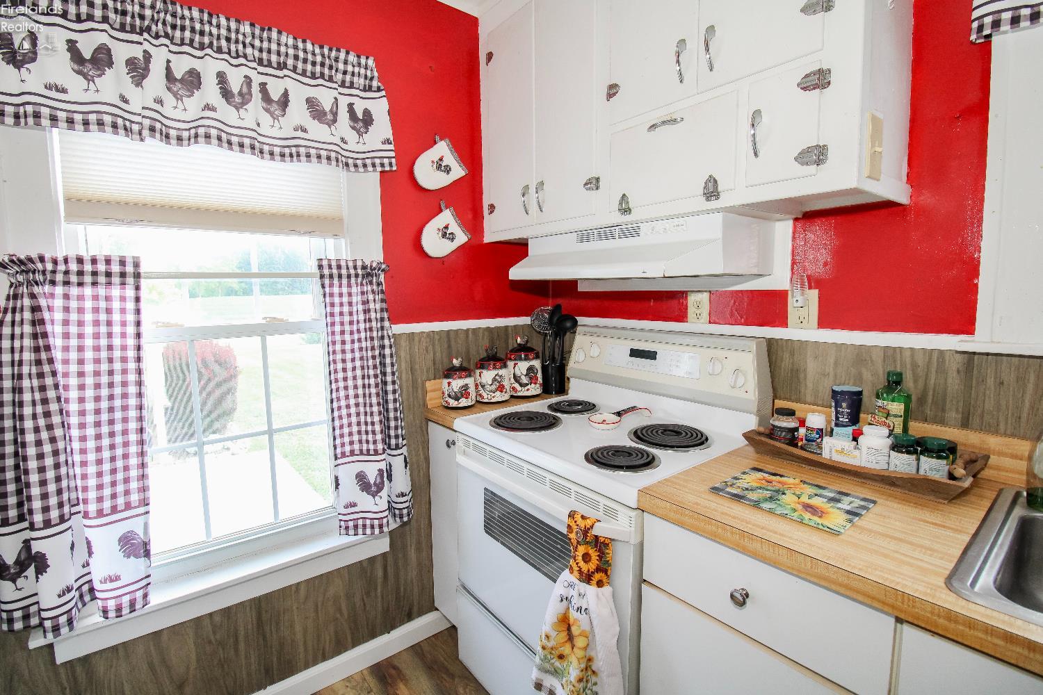 Sandusky, Ohio 44870, United States, 3 Bedrooms Bedrooms, ,2 BathroomsBathrooms,Residential,Contingent,193910