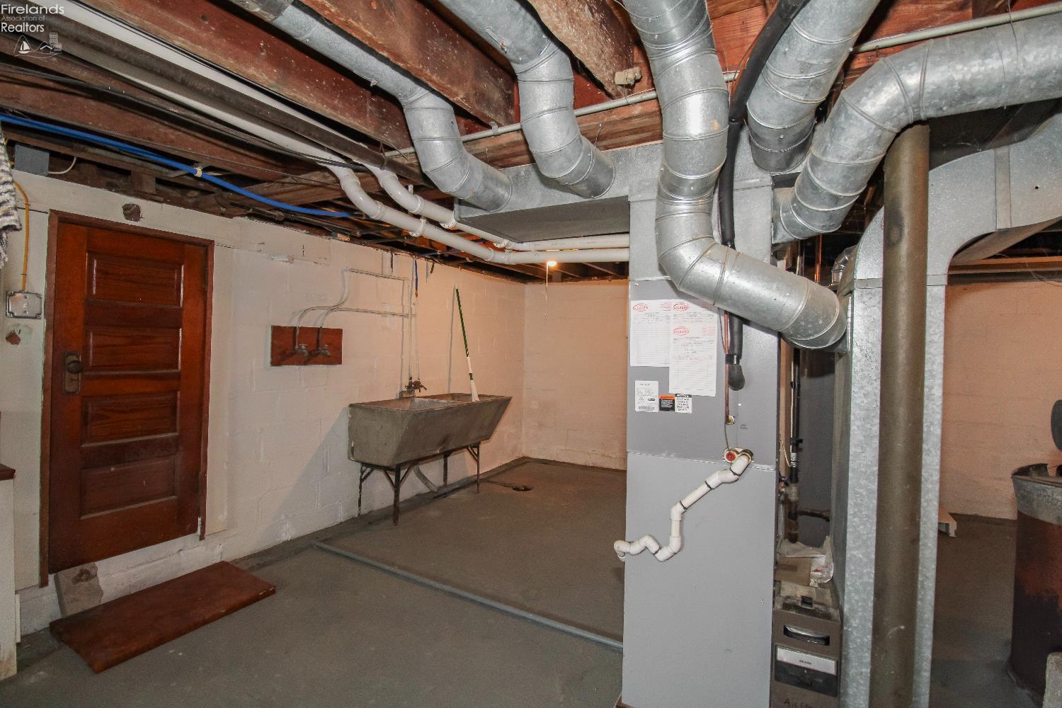 Sandusky, Ohio 44870, United States, 3 Bedrooms Bedrooms, ,2 BathroomsBathrooms,Residential,Contingent,193910