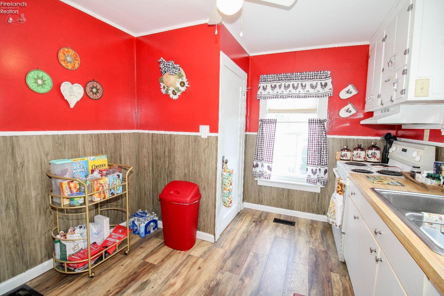 Sandusky, Ohio 44870, United States, 3 Bedrooms Bedrooms, ,2 BathroomsBathrooms,Residential,Contingent,193910