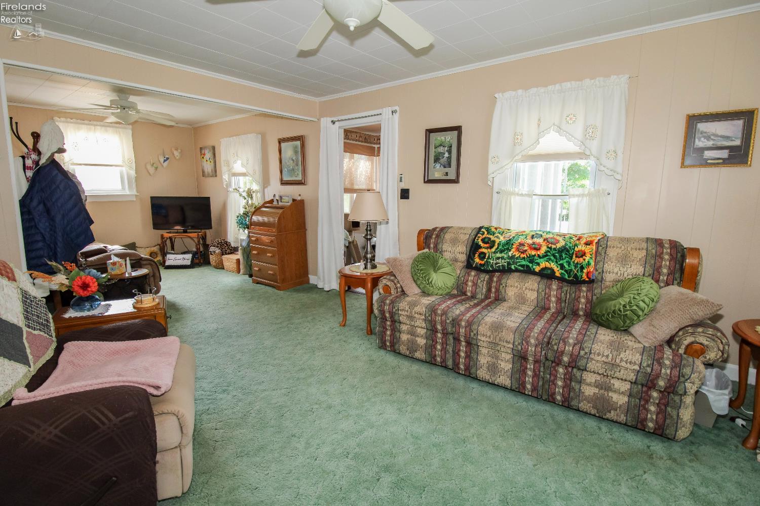 Sandusky, Ohio 44870, United States, 3 Bedrooms Bedrooms, ,2 BathroomsBathrooms,Residential,Contingent,193910