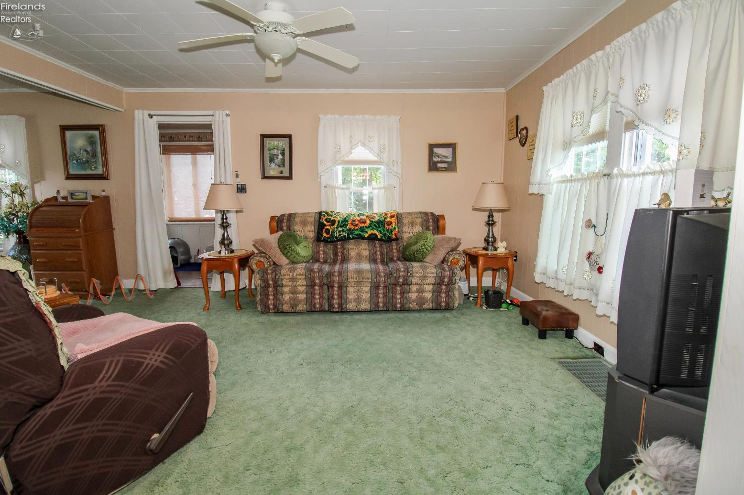 Sandusky, Ohio 44870, United States, 3 Bedrooms Bedrooms, ,2 BathroomsBathrooms,Residential,Contingent,193910