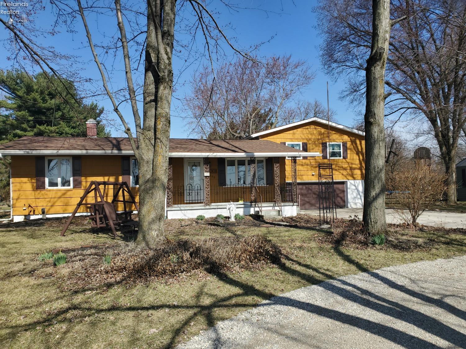 1028 E Sandusky Street, Fostoria, Ohio image 1