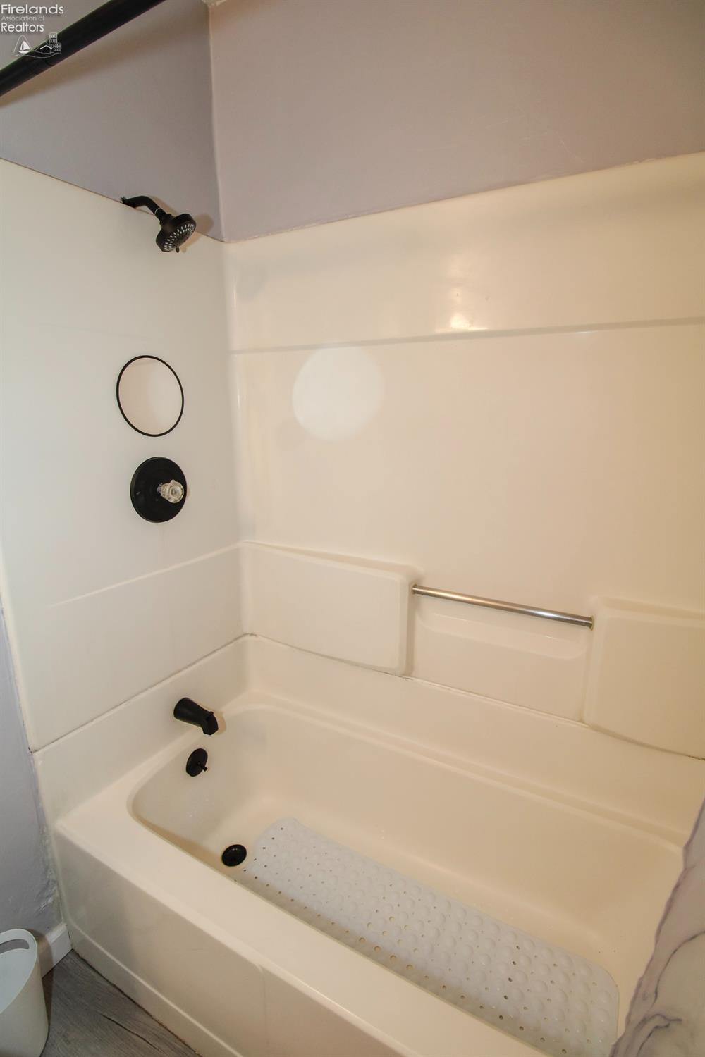 Sandusky, Ohio 44870, United States, 3 Bedrooms Bedrooms, ,1 BathroomBathrooms,Residential,Contingent,214568