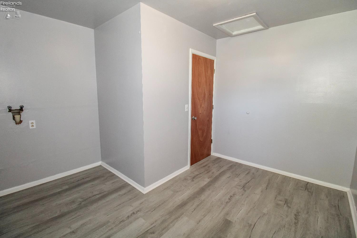 Sandusky, Ohio 44870, United States, 3 Bedrooms Bedrooms, ,1 BathroomBathrooms,Residential,Contingent,214568