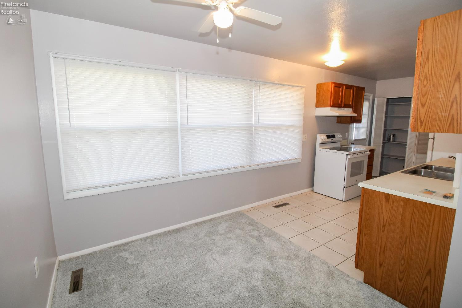 Sandusky, Ohio 44870, United States, 3 Bedrooms Bedrooms, ,1 BathroomBathrooms,Residential,Contingent,214568