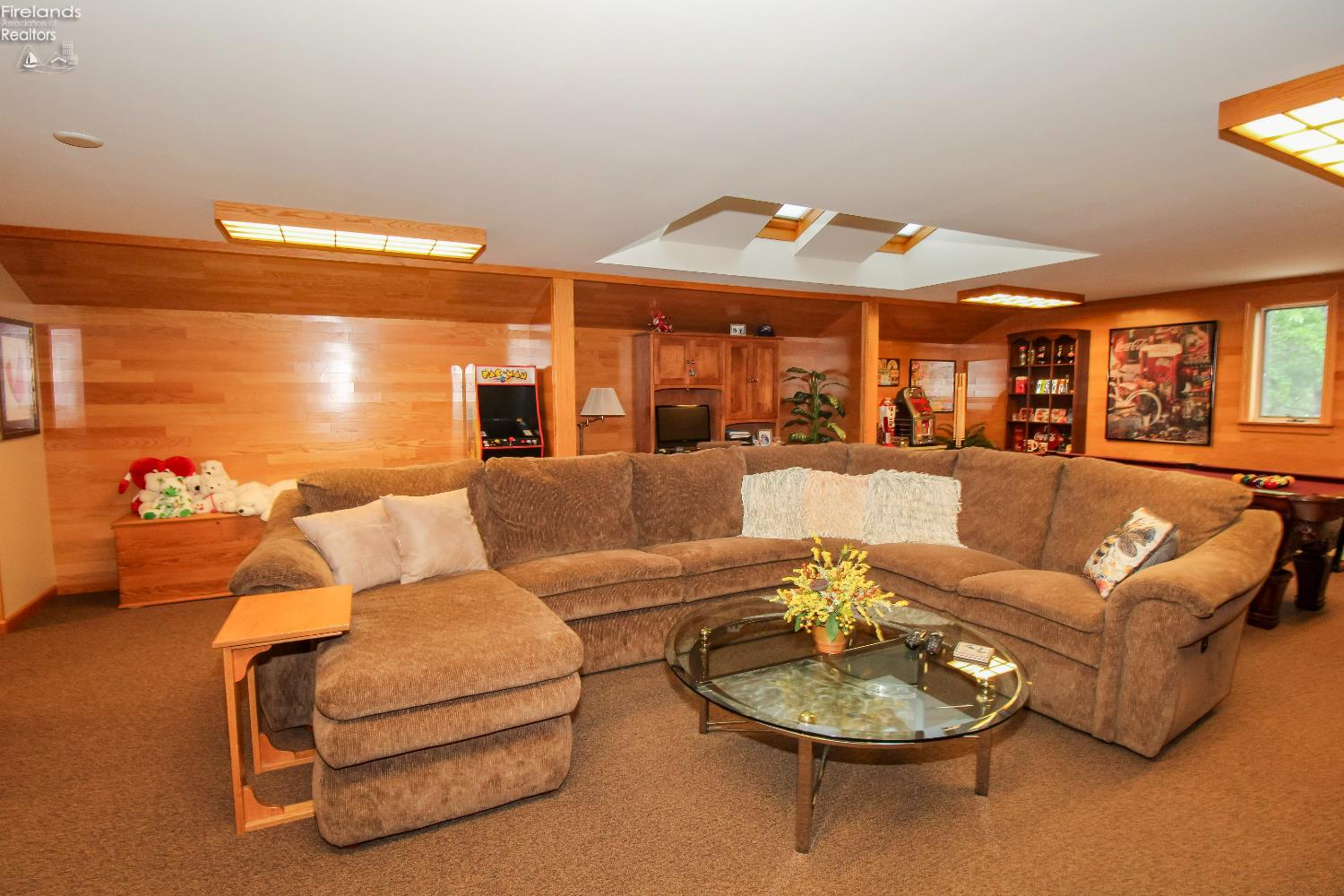 Huron, Ohio 44839, United States, 4 Bedrooms Bedrooms, ,3 BathroomsBathrooms,Residential,Active,185892