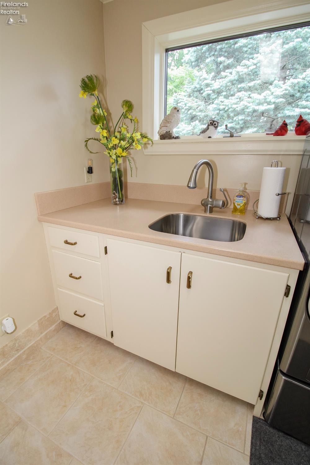 Huron, Ohio 44839, United States, 4 Bedrooms Bedrooms, ,3 BathroomsBathrooms,Residential,Active,185892