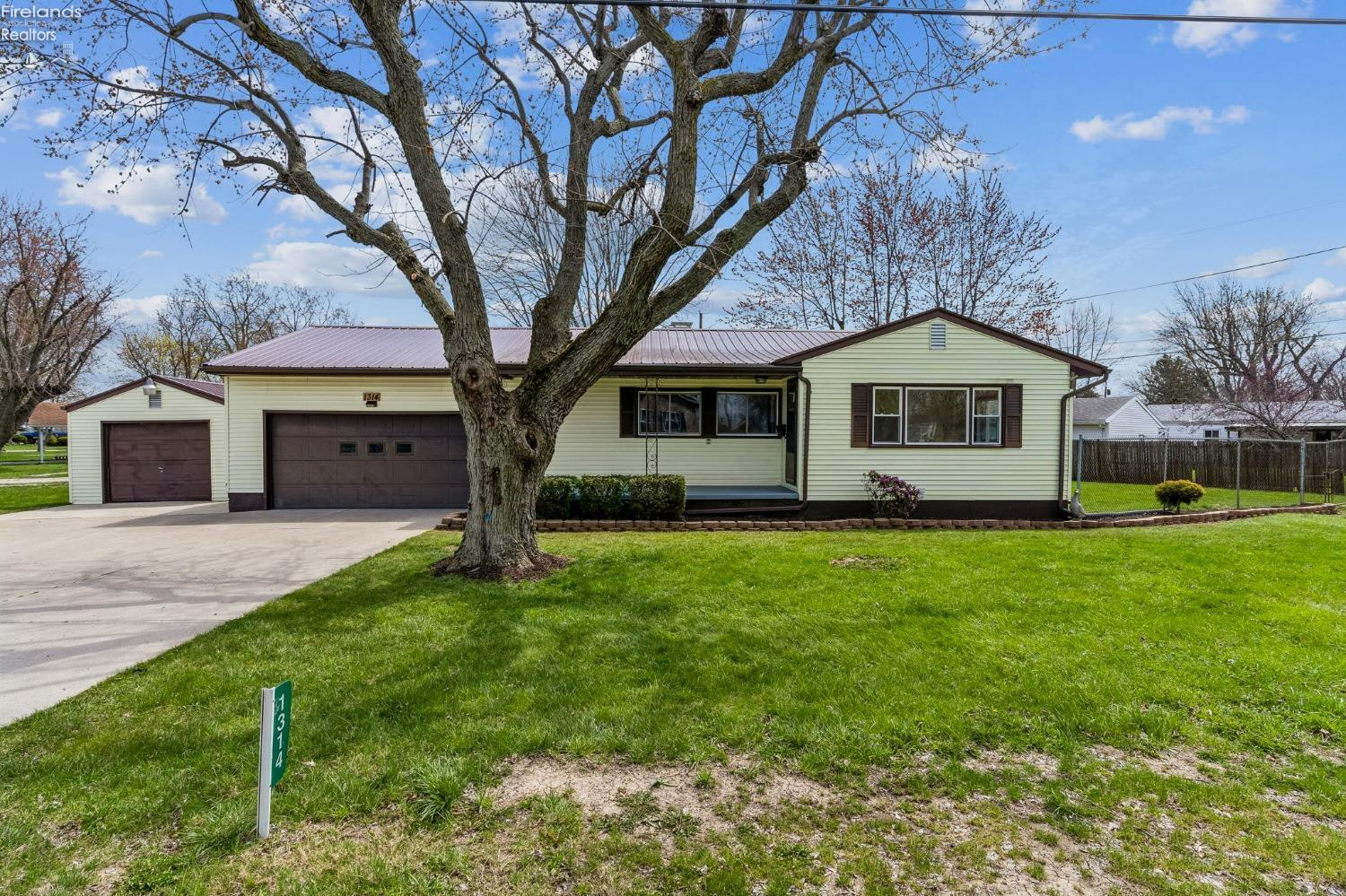 1314 W Stoner Rd, Fostoria, Texas image 1