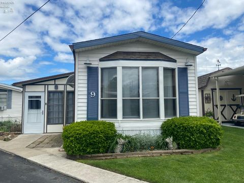 Homes For Sale - 8175 North Shore Boulevard #9<br/> Marblehead, OH 43440