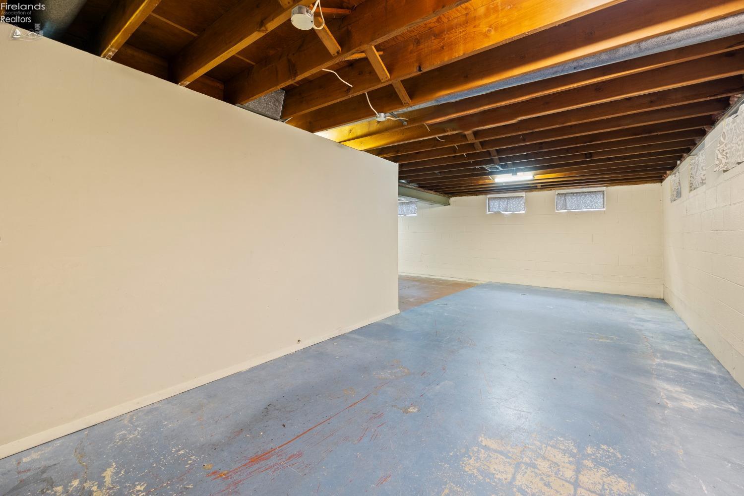 4960 W Park Dr, North Olmsted, Ohio image 34